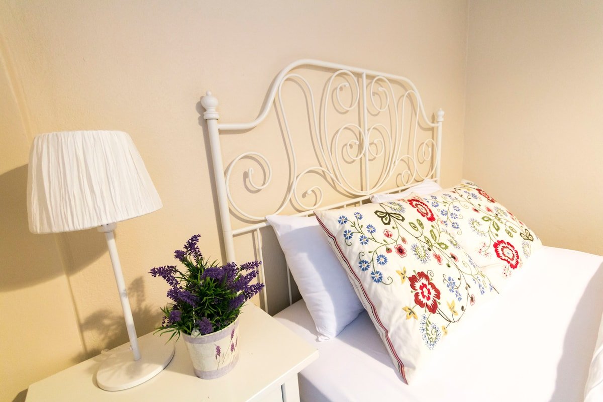 Classic Apartment (Garden View) gallery image 4