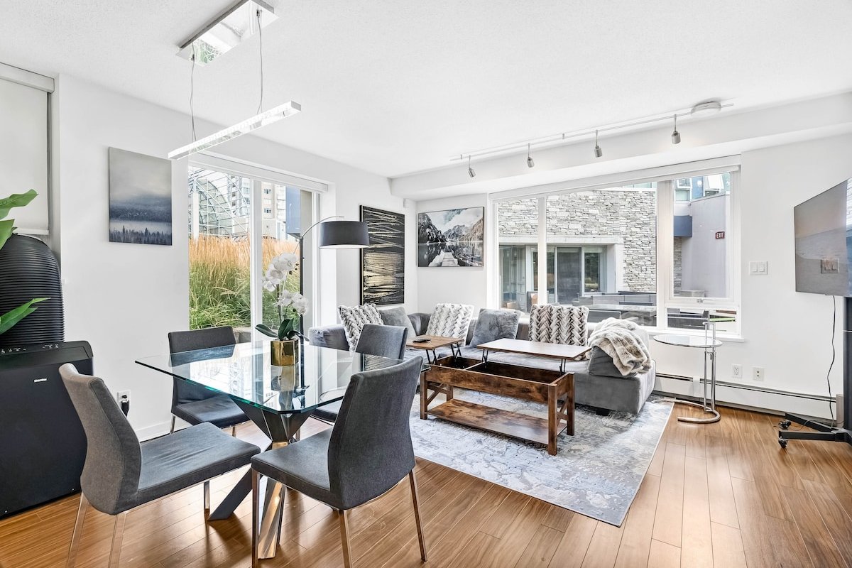 5 BR & 3 BTH Entire 3 Floor Townhome-Rooftop gallery image 3