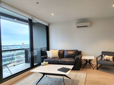 Classic 2 Bedroom with Bay Views on Collins