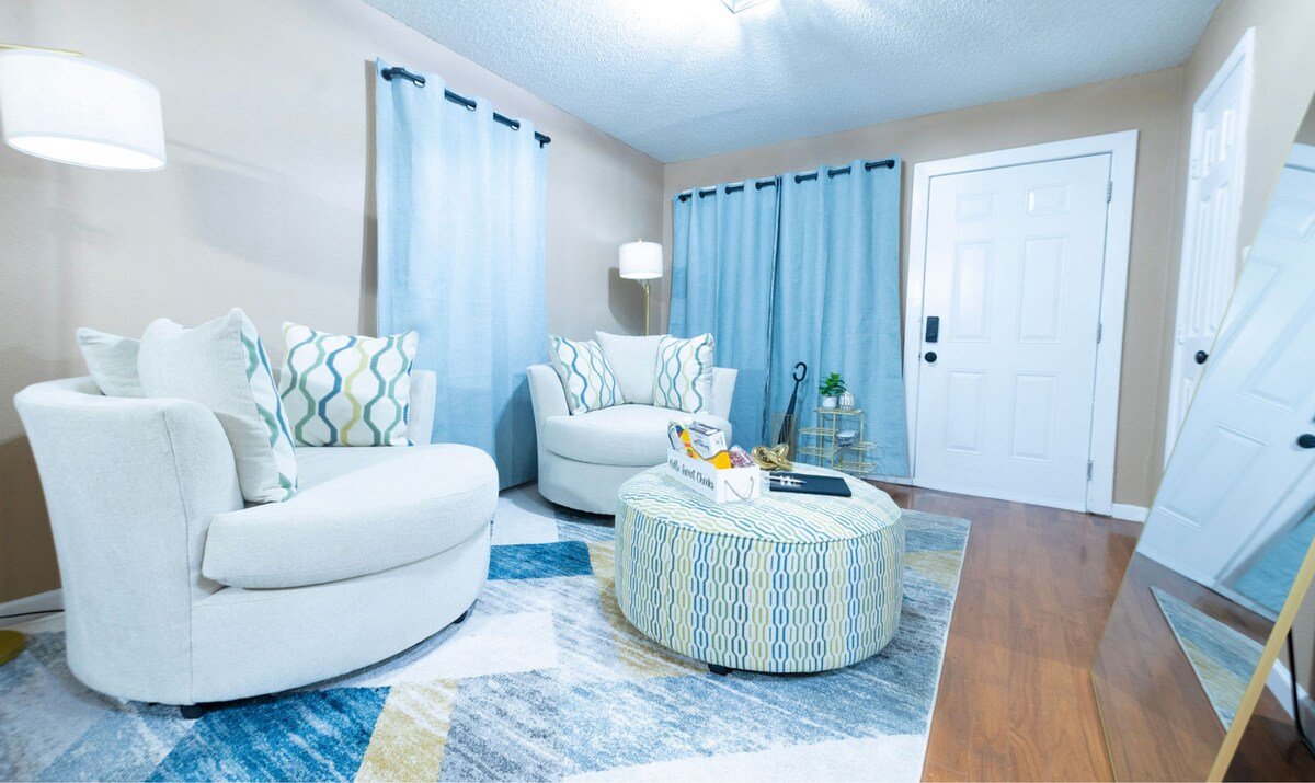 Dearest Deslonde gallery image 4