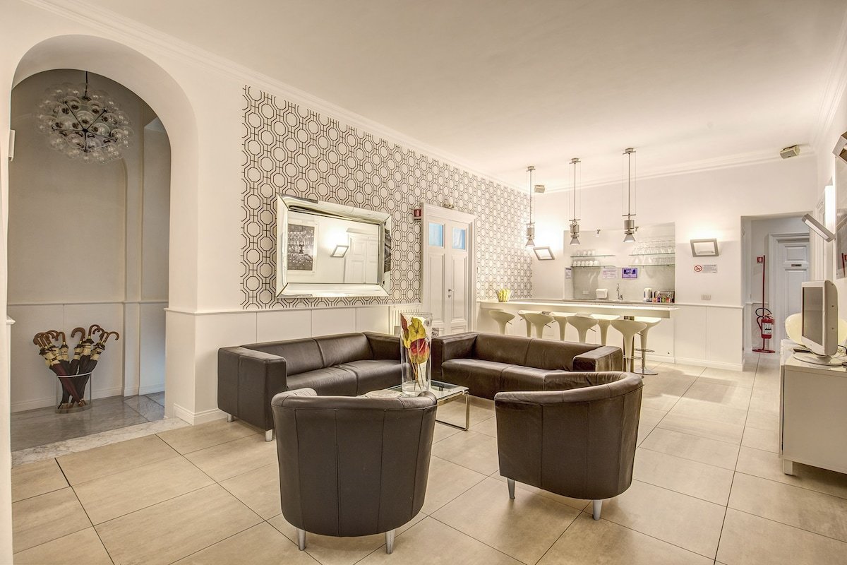 Enjoy apartment luxury in Rome gallery image 2