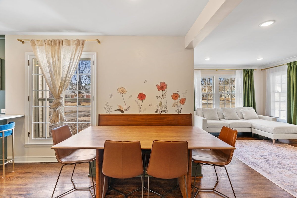 MINNeSTAY* Haven in the Heights gallery image 2