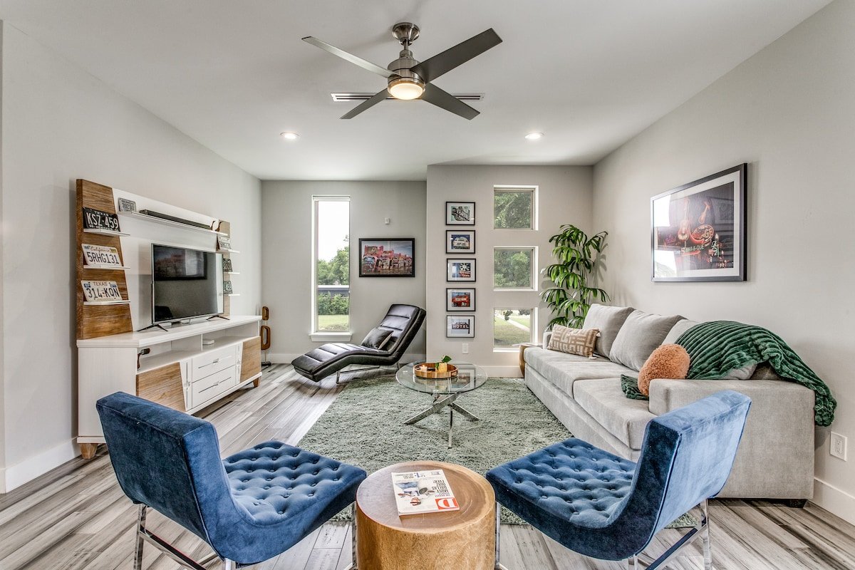 Pool Sauna Gym Pool Table Private Estate gallery image 5