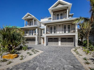 Luxury Home! Pool with Spa, Waterslide- Big Kahuna