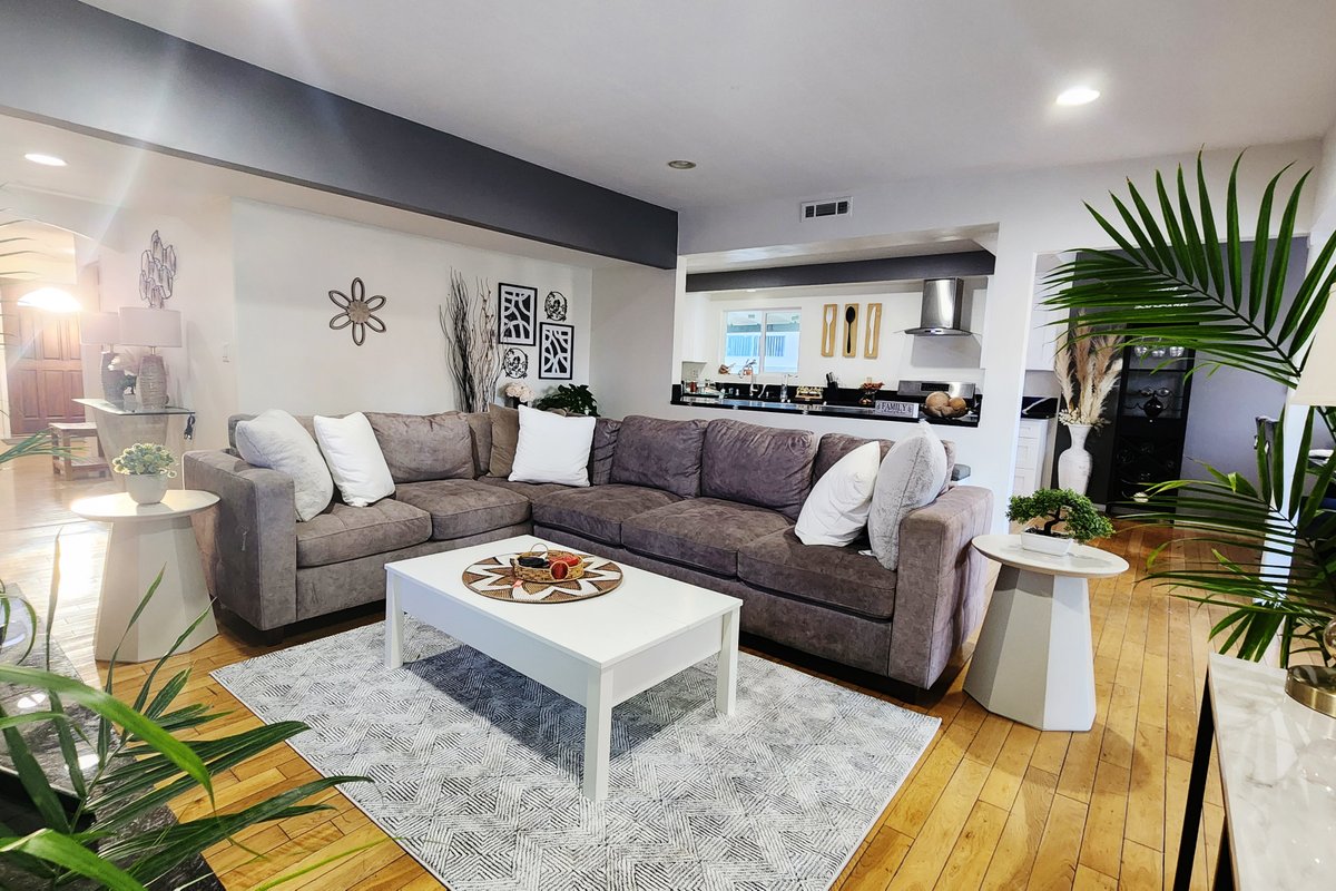 Stylish Home with Gorgeous Swimming Pool