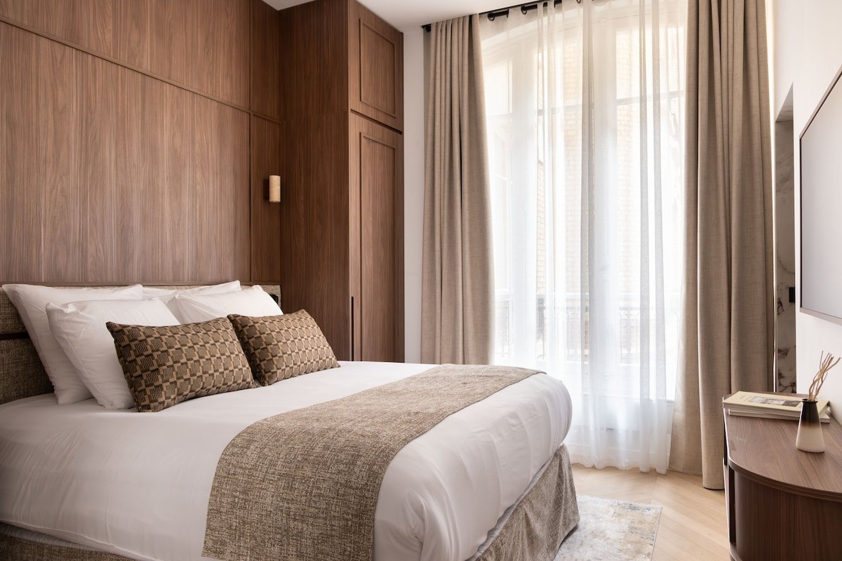 Luxury & Comfort 3BD/8P – Heart of Le Marais gallery image 2