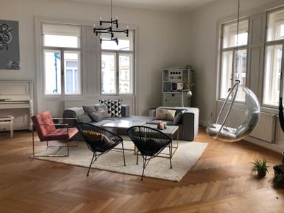 Grand residence with terrace near Opera