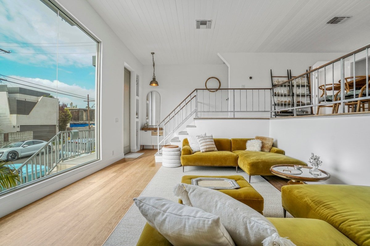 Architectural | Silver Triangle | Rooftop Deck gallery image 2