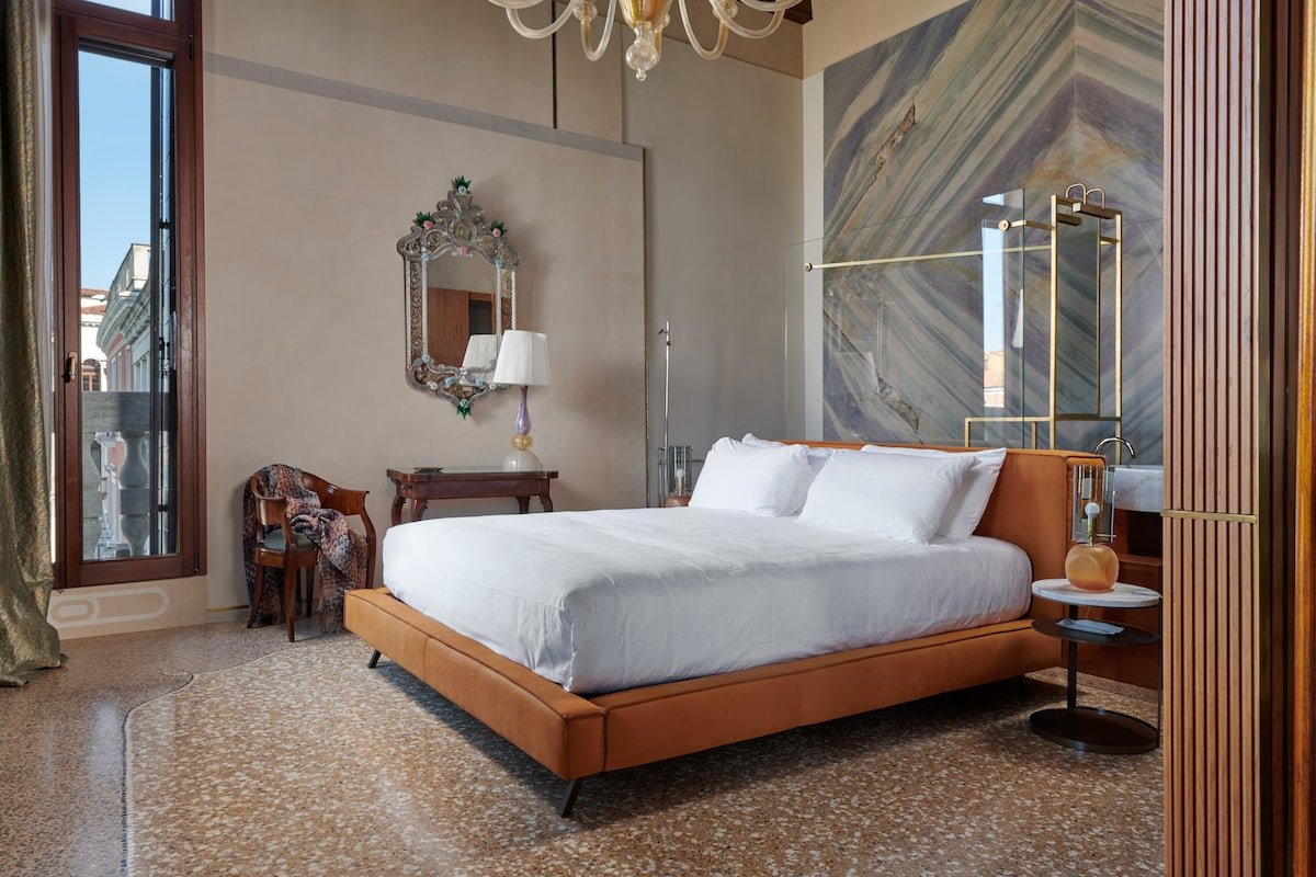 Aurora gallery image 4