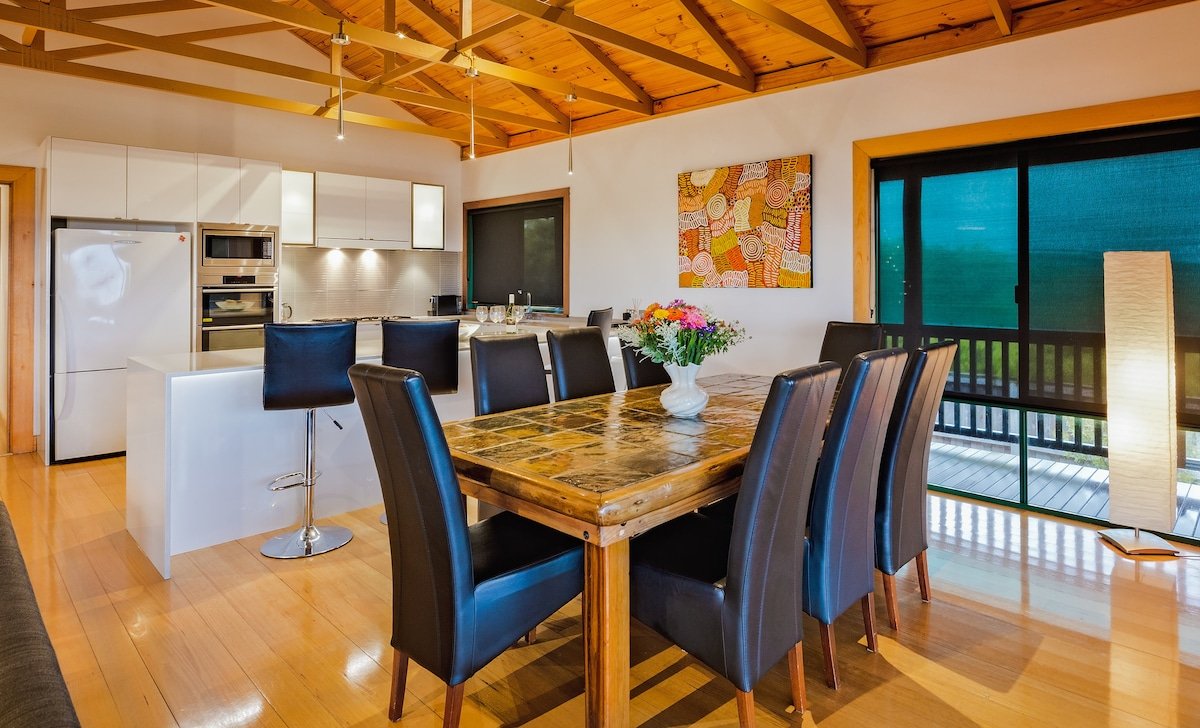 Dolphin House: Family-Friendly • Ocean Views • BBQ gallery image 4