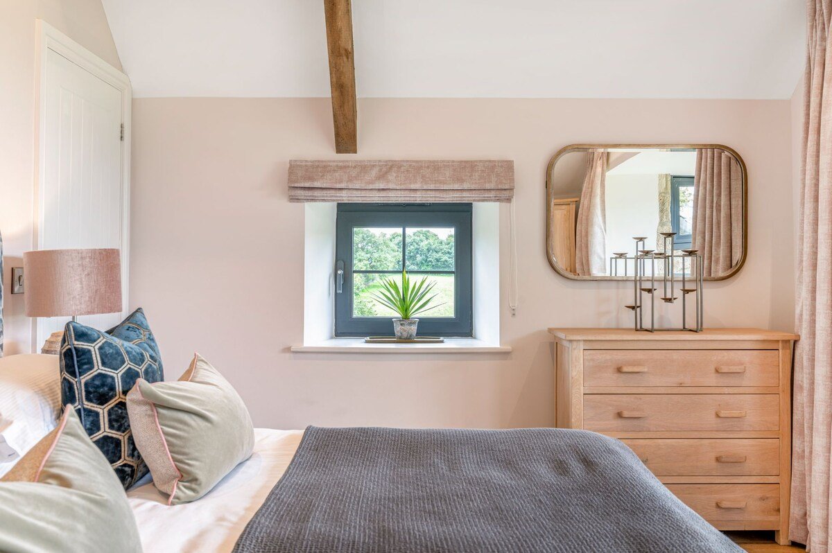 Dragonfly | Holiday at Home gallery image 3