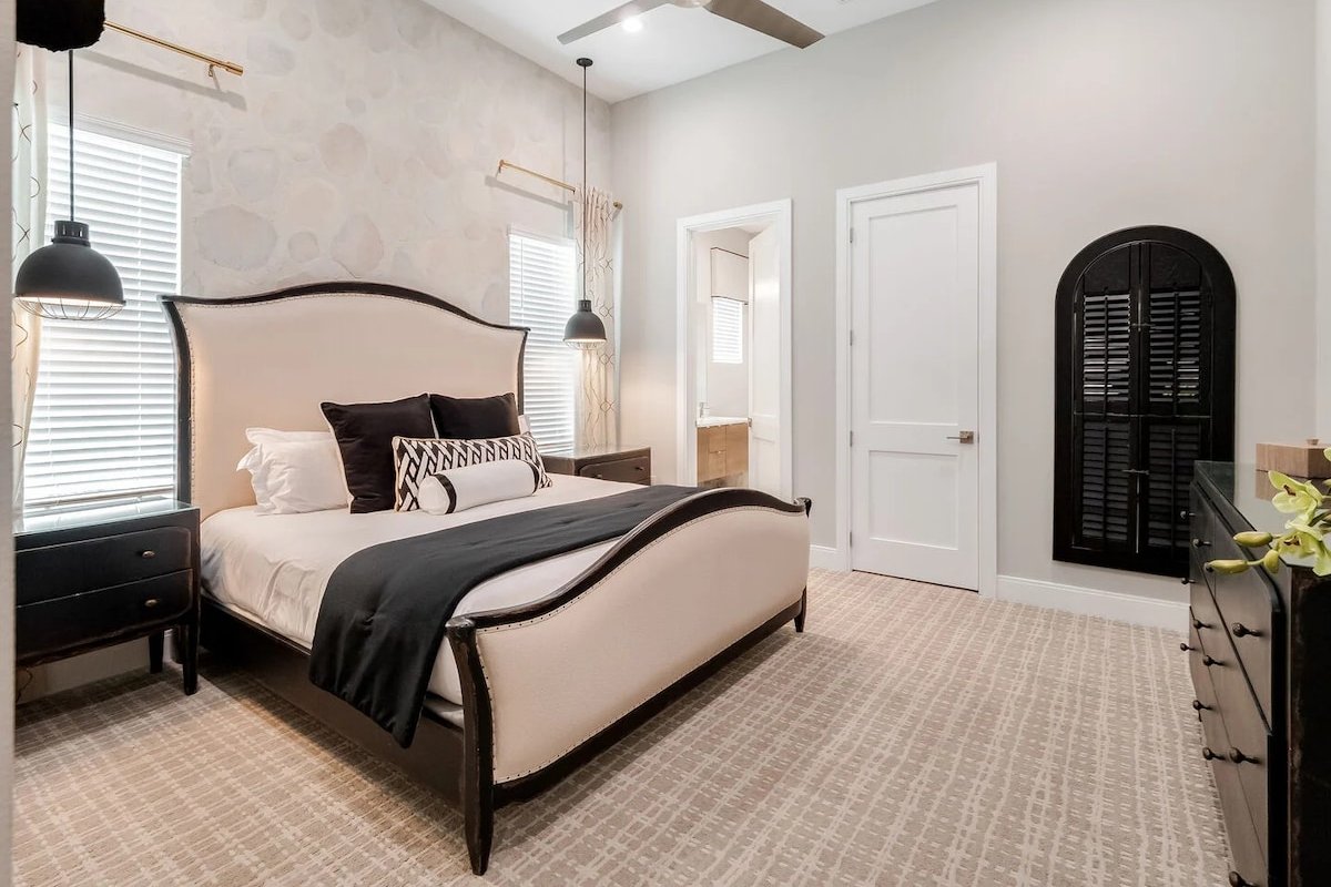 Fairway Tropic Oasis: Themed Rooms, Arcade, Golf gallery image 3