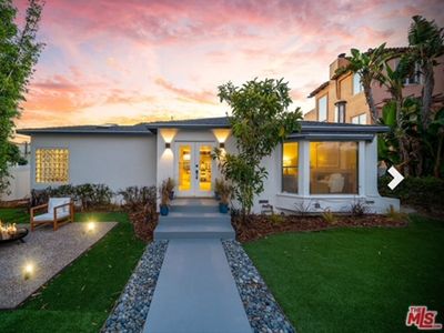 Coastal LA Retreat – Huge & Amazing Floor Plan