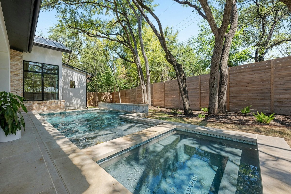 *New Luxe* 6BDR Dream Home / steps from Zilker gallery image 4