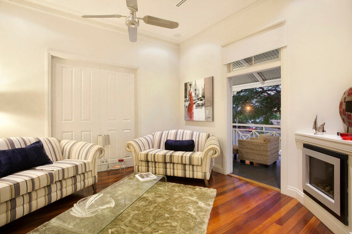 Lambert House – Upper level gallery image 3