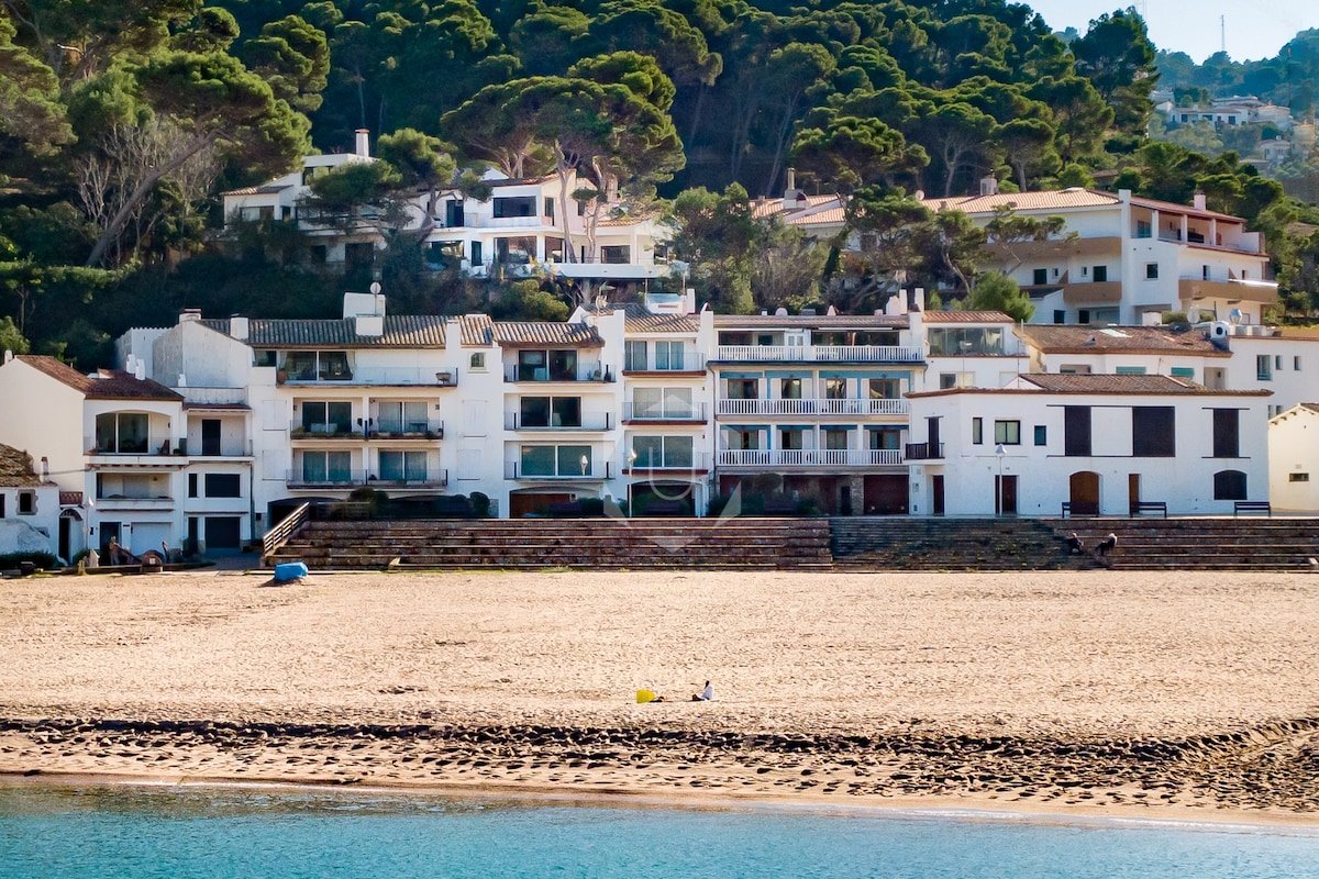 CHRISTINE – Bonita casa frente a la playa Sa Riera gallery image 5