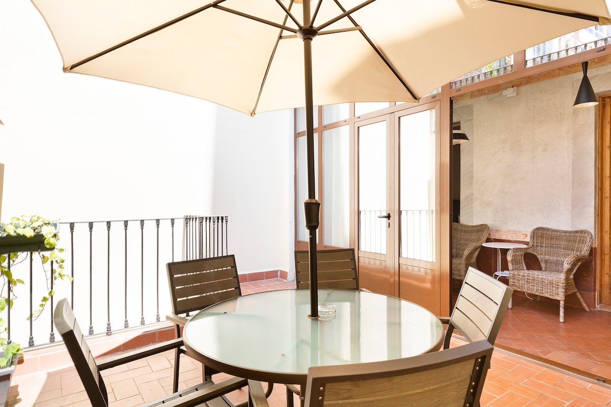 Apt. w/ PATIO, 3 Bedrs, 2 Bathrs & AC (7 adults) gallery image 3