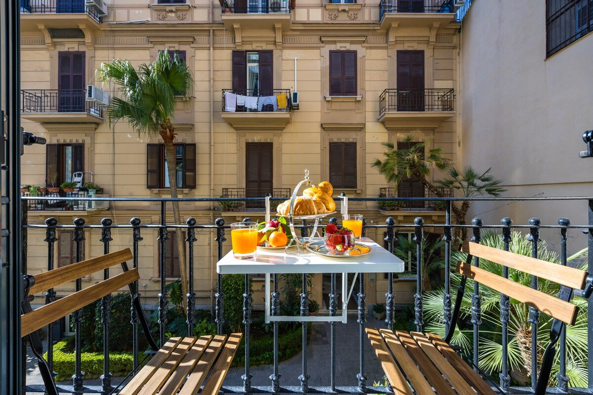 ArtNap Boutique | Chiaia sul Mare • Centro •Metro2 gallery image 4