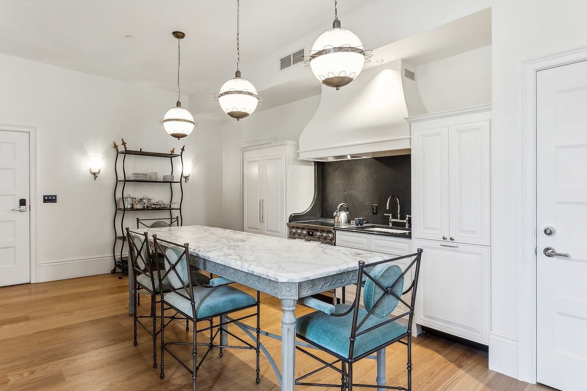 Hotel Perle: 6 Bedroom Suite With Pool View gallery image 4