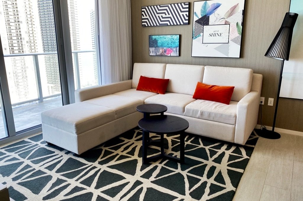 Luxury Suite w/Jacuzzi, Movie Theater and More! gallery image 3