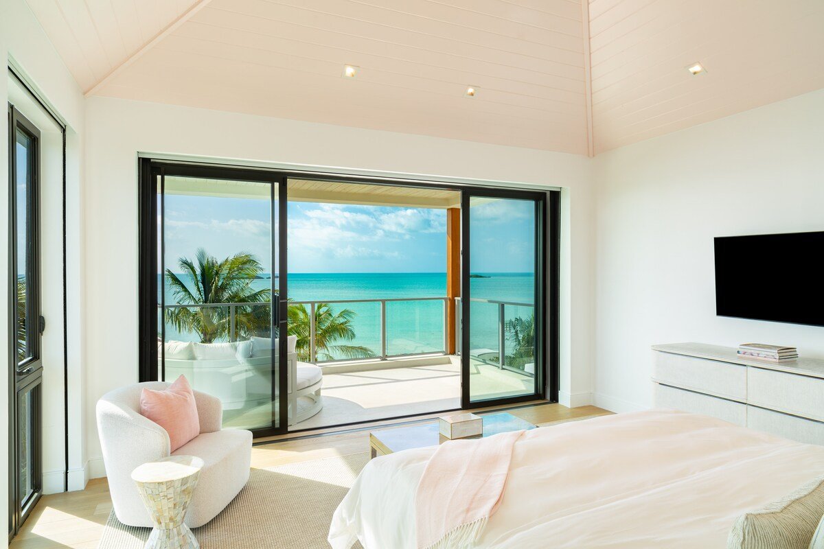 Bristol Breeze Villa gallery image 2