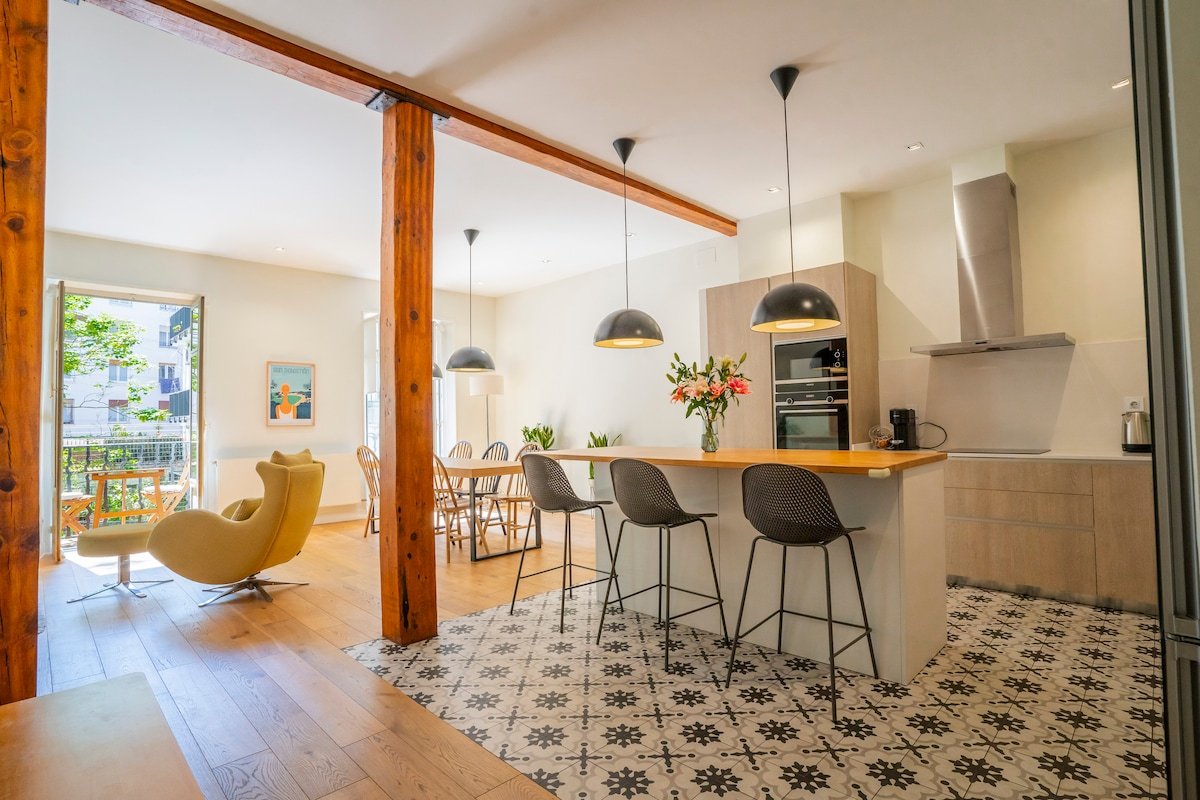 Spacious & Unique Getaway Close to Beach, Centro gallery image 2