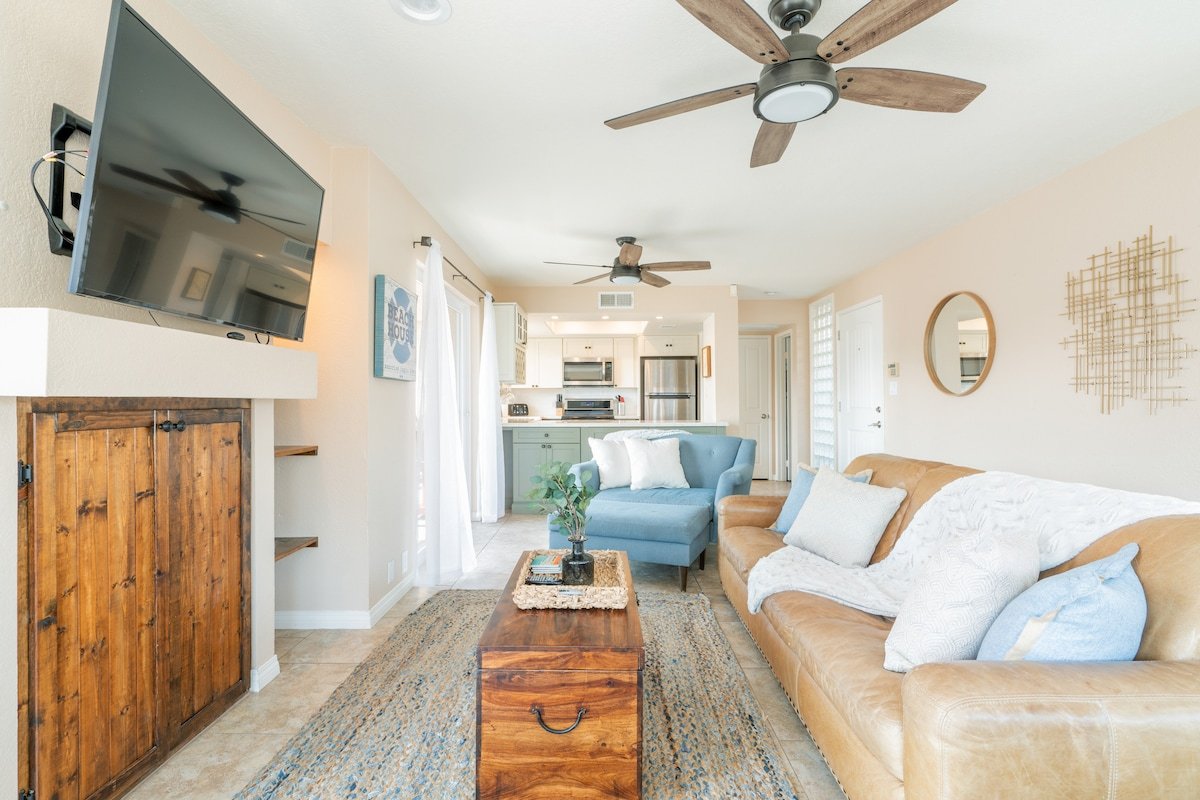 Beachside Retreat! Walk to beach! Entire Duplex! gallery image 3