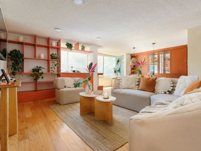 Classy Stay with Private Patio, Near the Parks