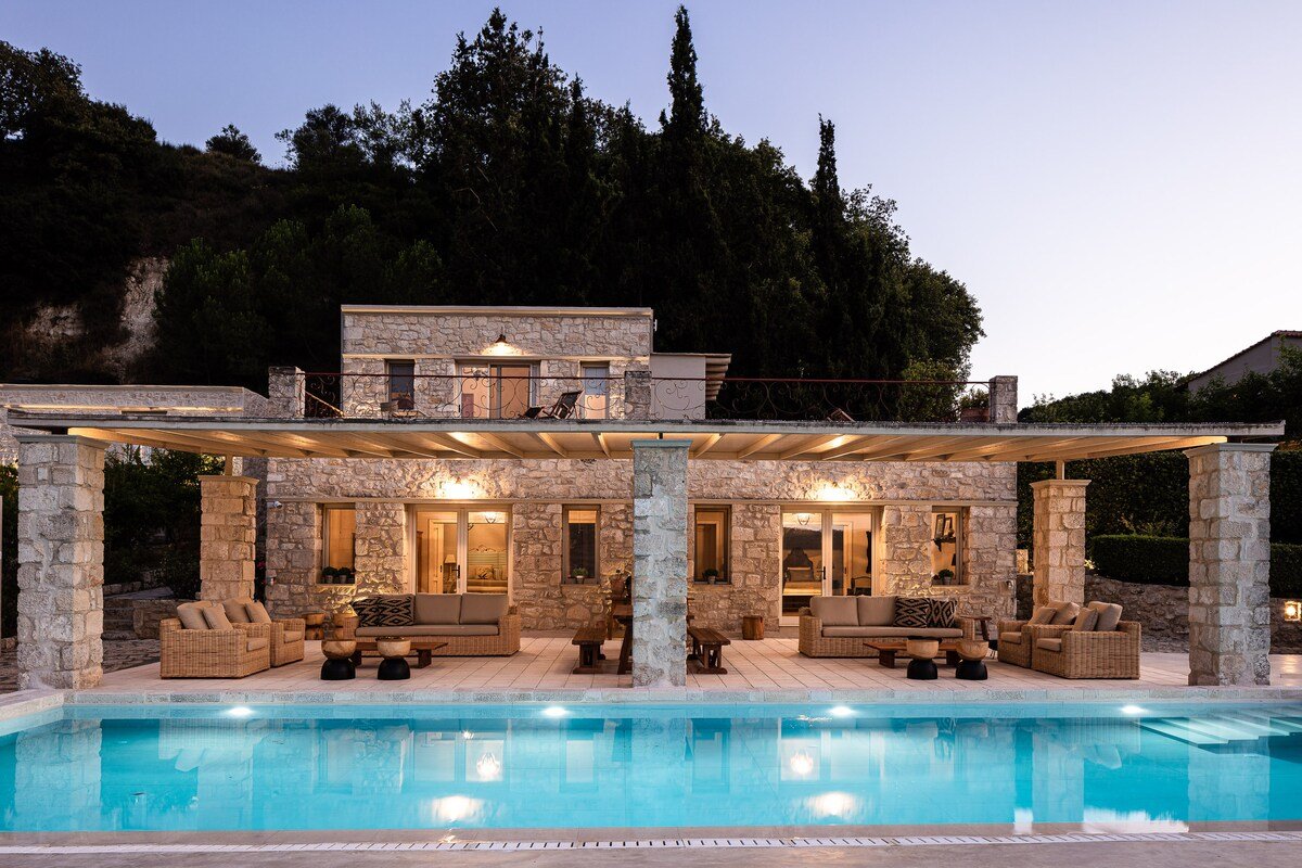A Grand Estate, with 2 Pools, Gym & Tennis Court gallery image 2
