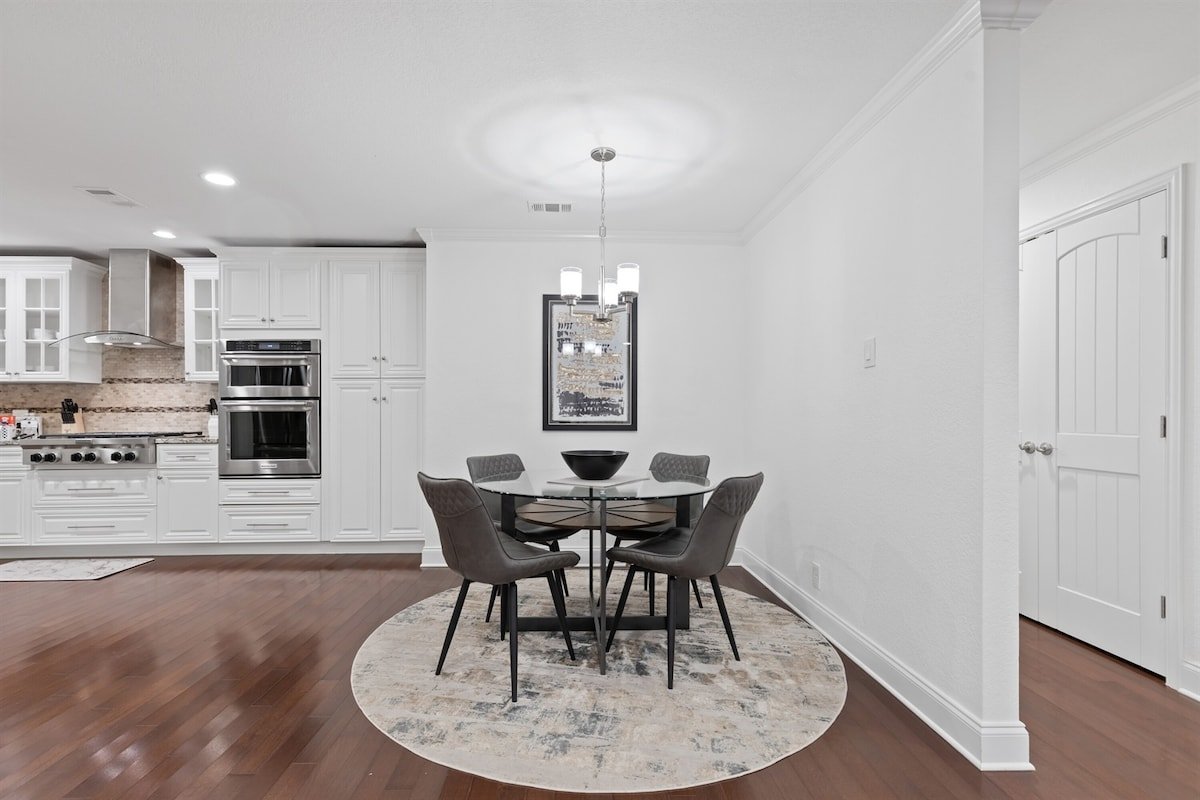 TCH – Spacious 3bd/2ba home in Dallas w/ Workspace gallery image 5