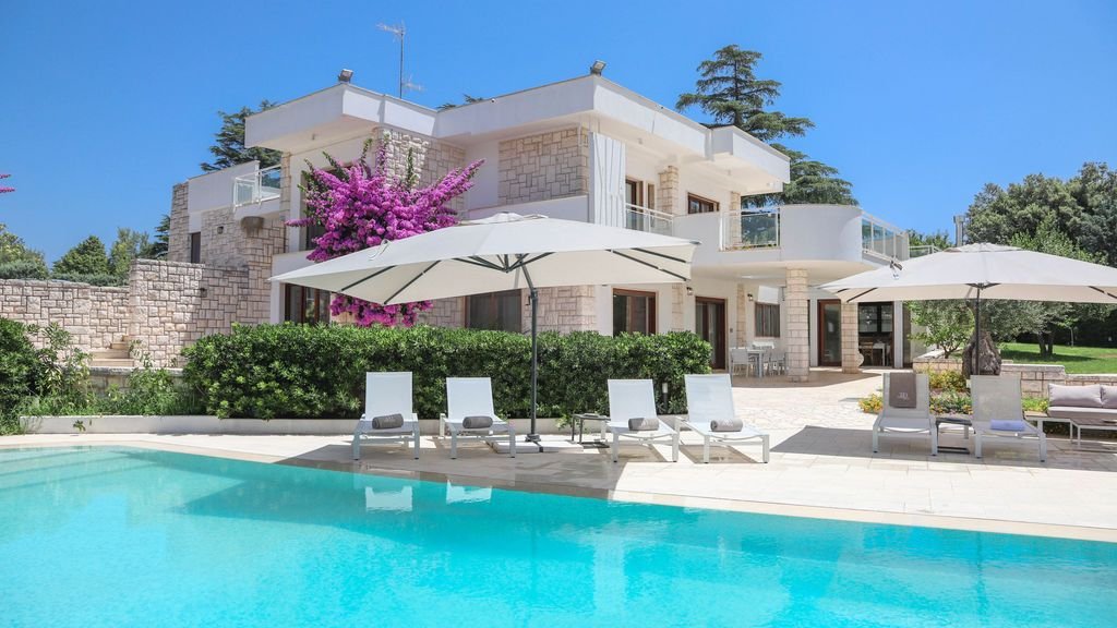 Exclusive Luxury Villa with pool and Spa