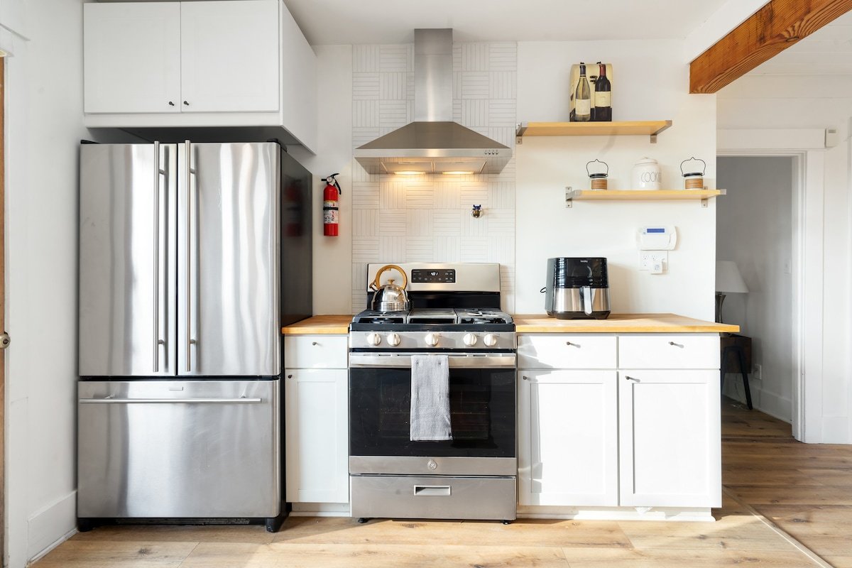 Your LA vacation home With Jacuzzi gallery image 5