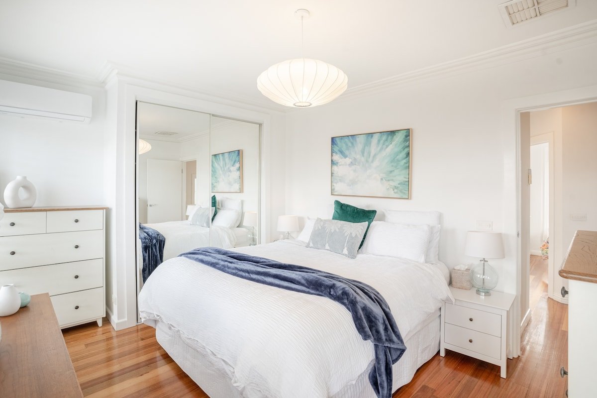 Beautiful 3 BDR home with unique outdoor oasis gallery image 4