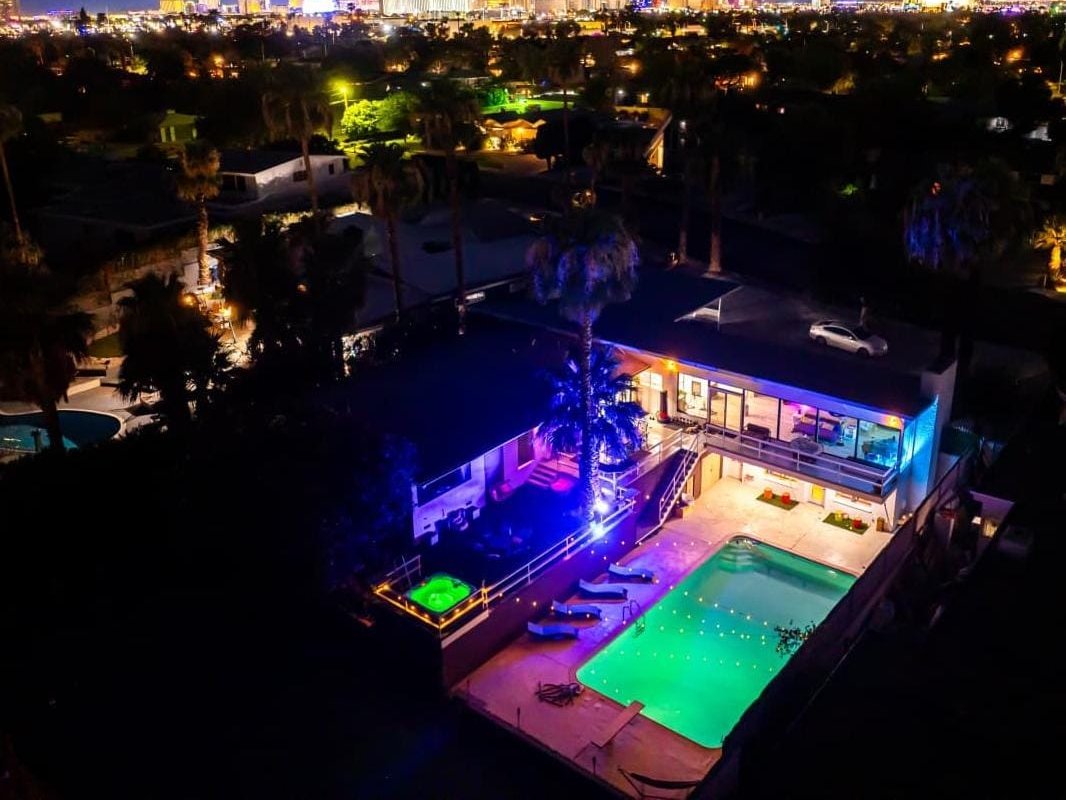 Mid Century LUX w/ Views, Pool, Spa, Gym, gameroom gallery image 2