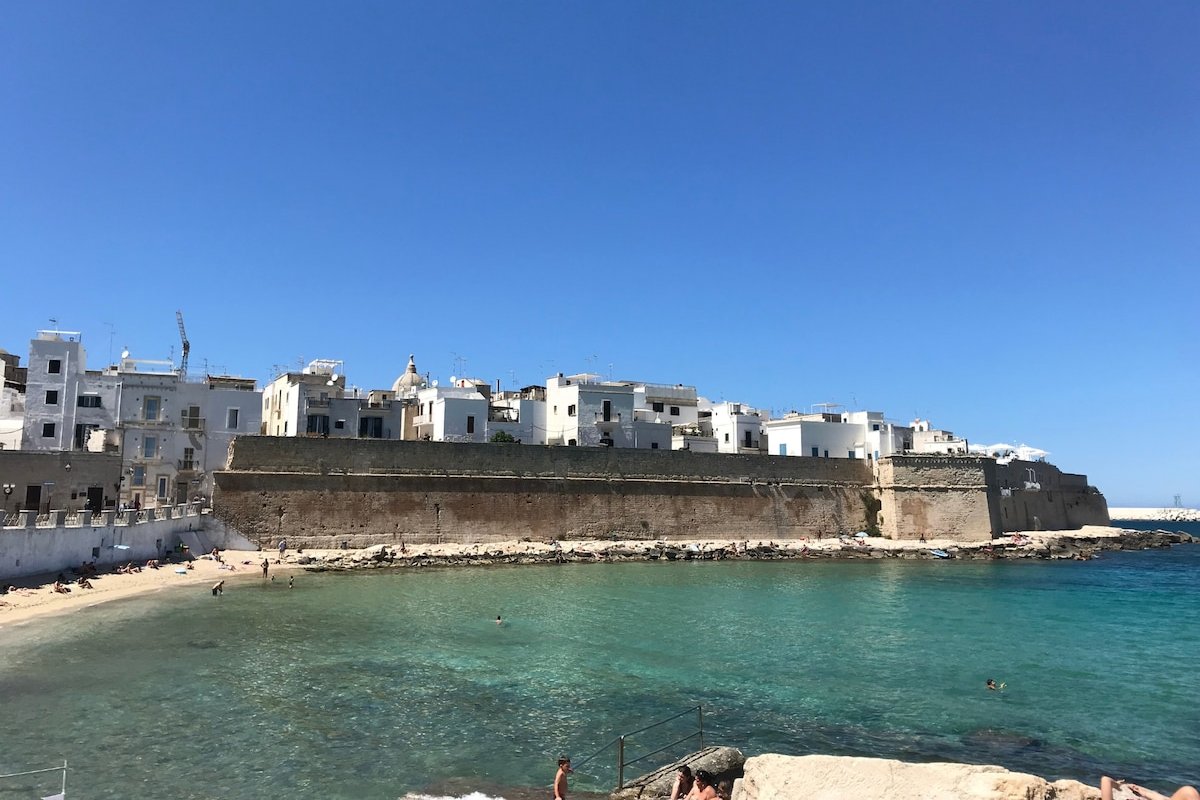 HelloApulia Authentic Seafront Apartment gallery image 5