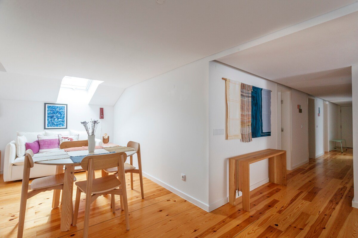 Sophisticated 3BR in Historic Chiado Sleeps 10 gallery image 3