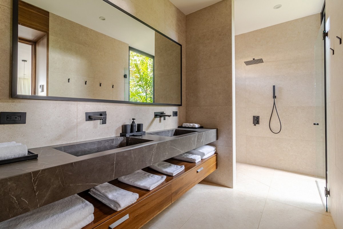 Nalani | Luxe- Semi Olympic Pool & Beach Access gallery image 2