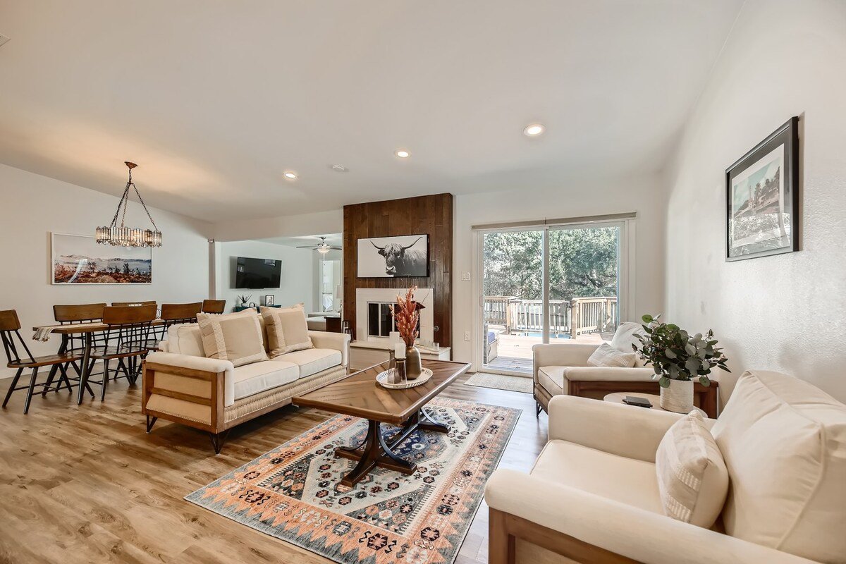 Stunning 4 bedroom private house with POOL! gallery image 3