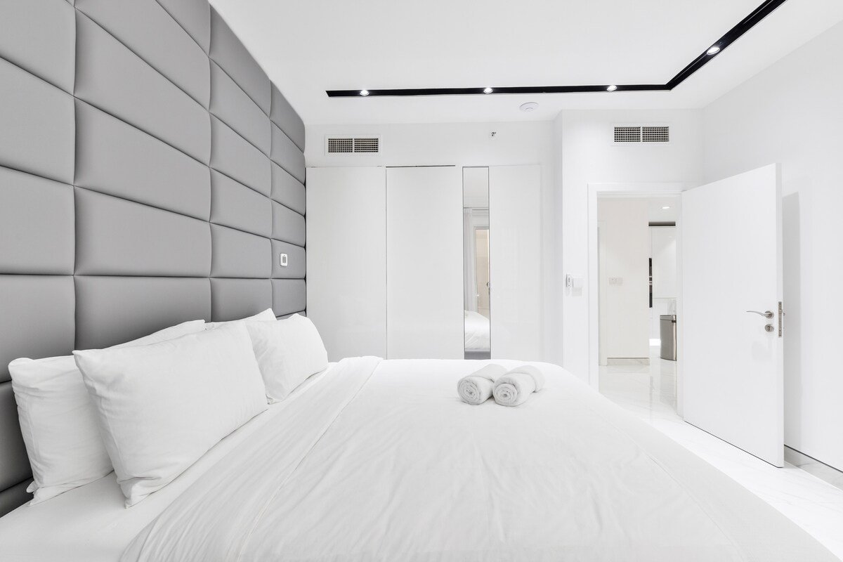 Waterfront Luxury 3+1 BR in JBR, Dubai gallery image 4