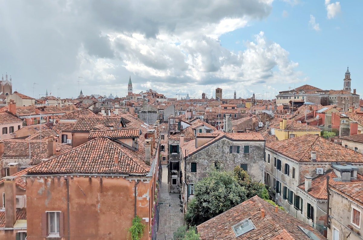 Venice Center: 3 Bedrooms 3 Bathrooms – Best View gallery image 3