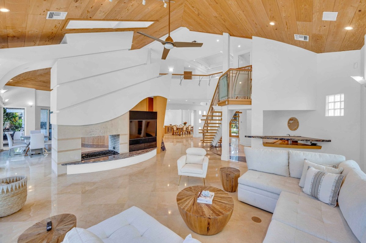 Architectural Masterpiece | Waterfront | Nurmi Key gallery image 3