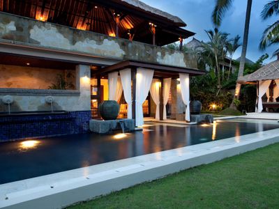 5 Bedroom Luxury Oceanfront Villa in Tanah Lot