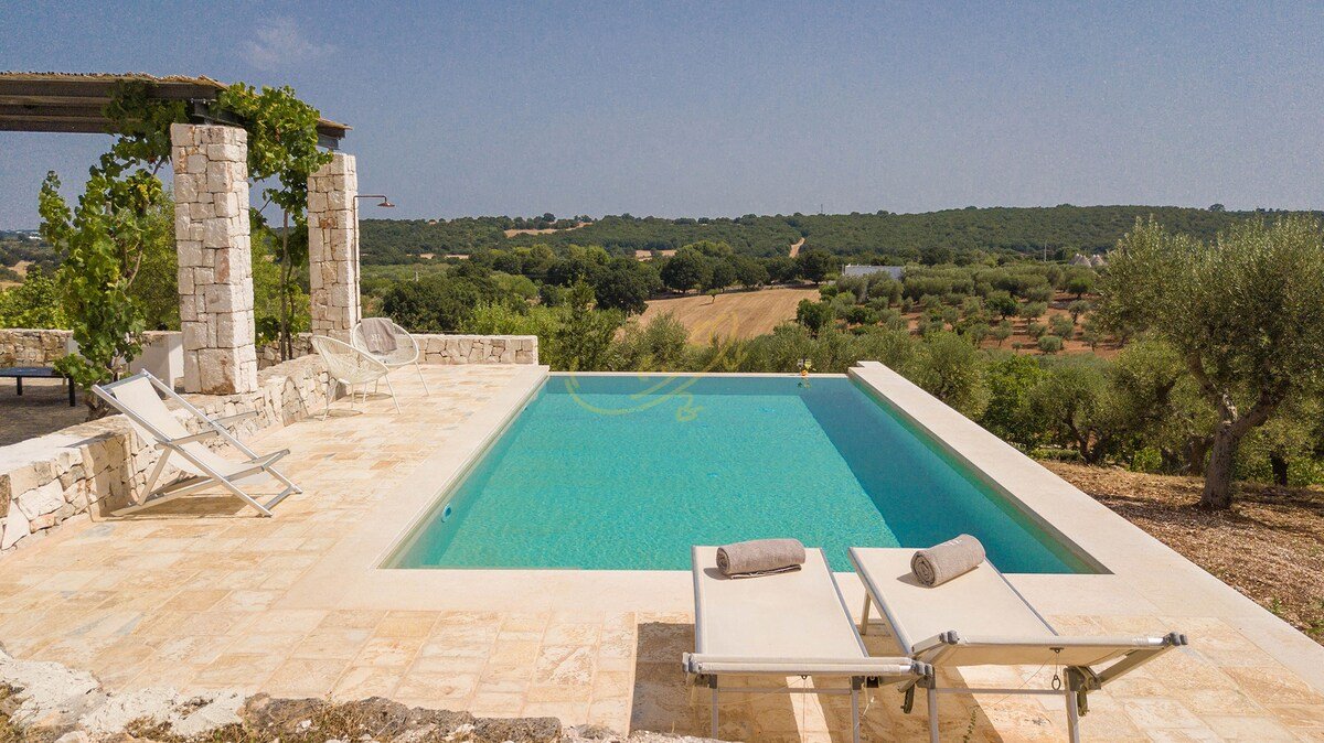 TD Trulli Terralta Panoramic Pool Over Countryside gallery image 5