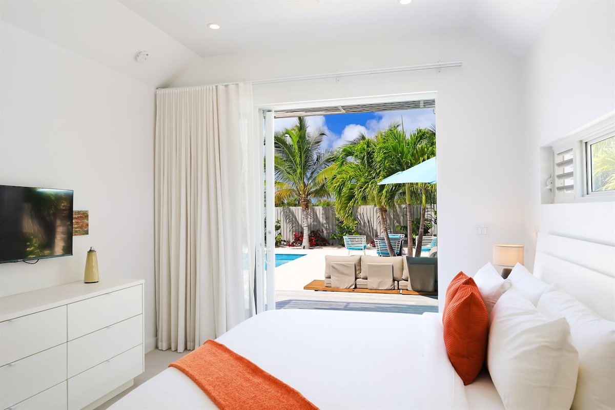 Unparalleled 21: Luxury Villa w/Pool & Golf Cart gallery image 4