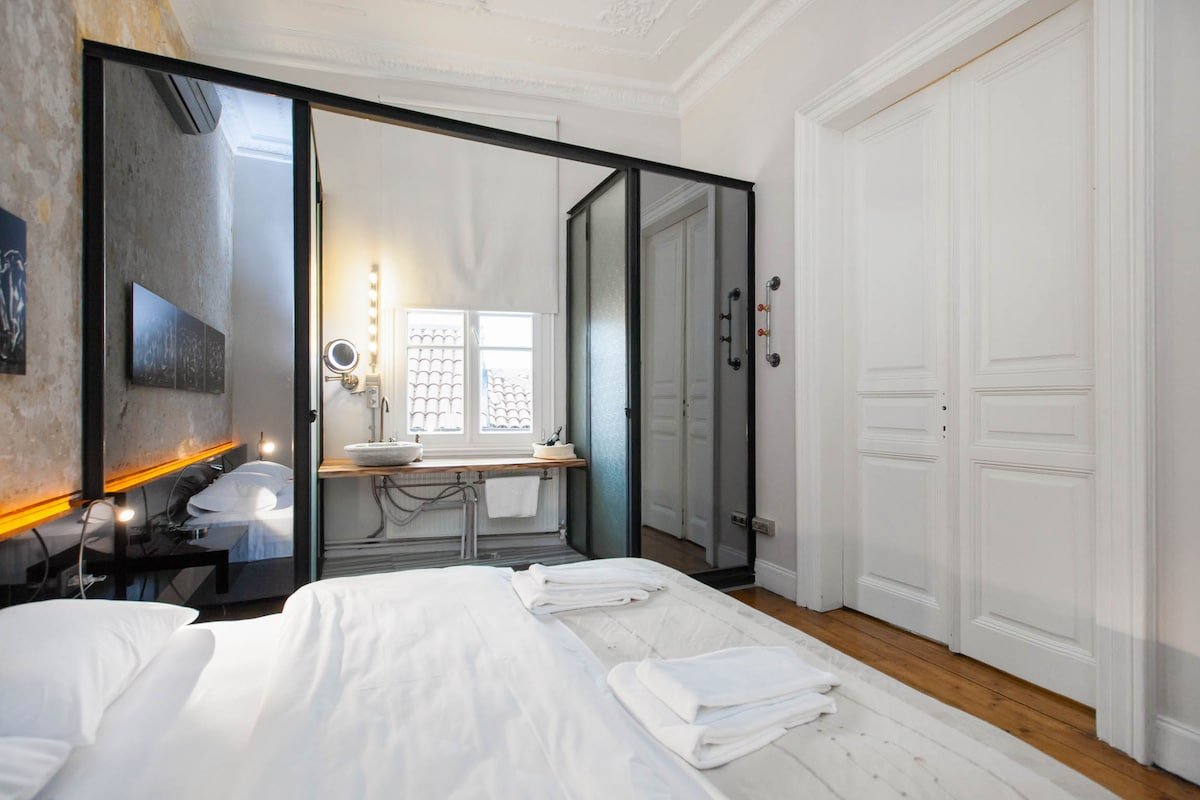 4 Bedroom★3Bath★In the Center★ Best for Big Groups gallery image 5