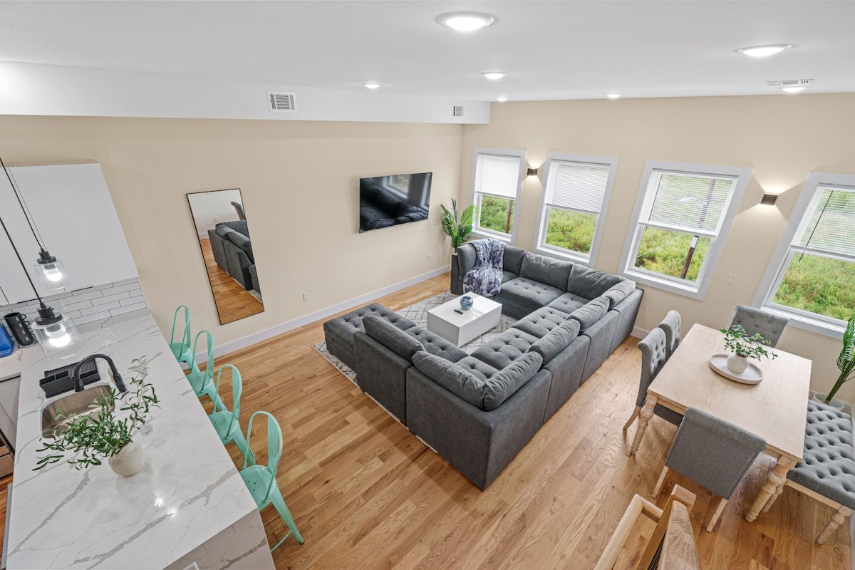 Sky High Retreat near NYC W/Rooftop! gallery image 3