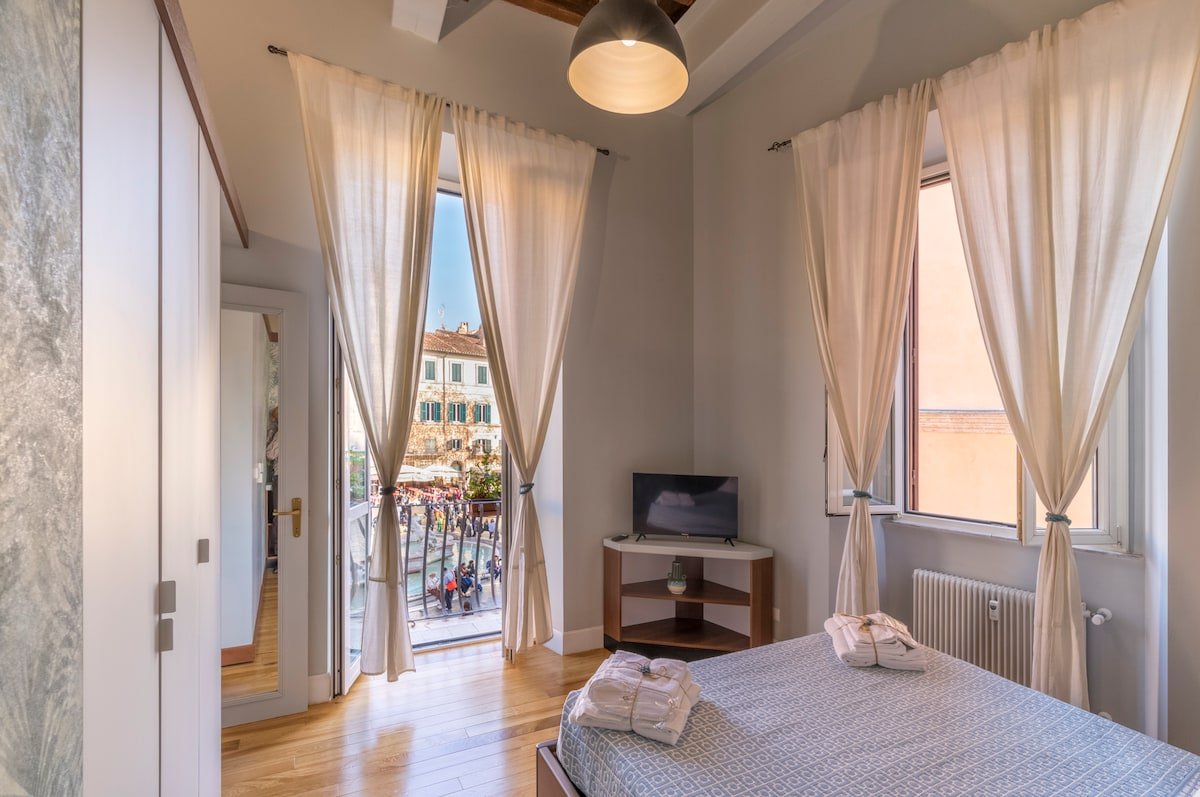 Navona Charming Balcony gallery image 3