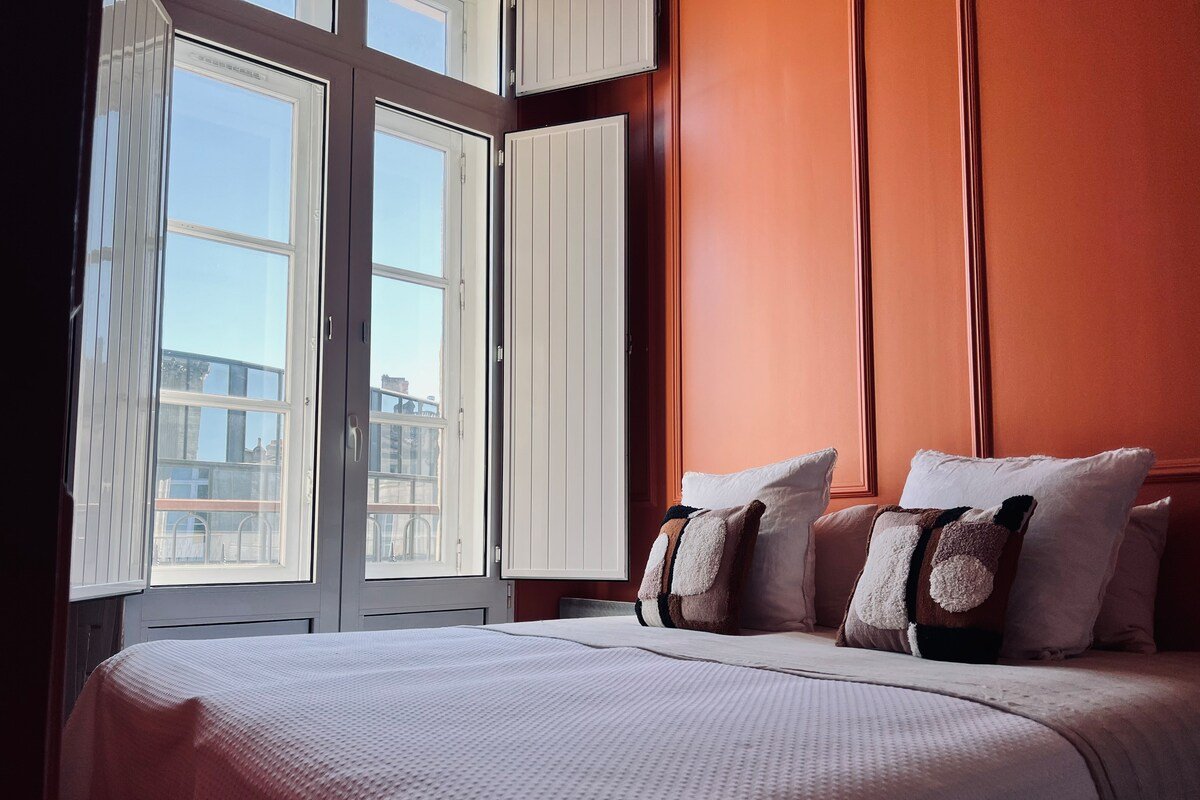 Somptueux appartement aux Grands-Hommes gallery image 4