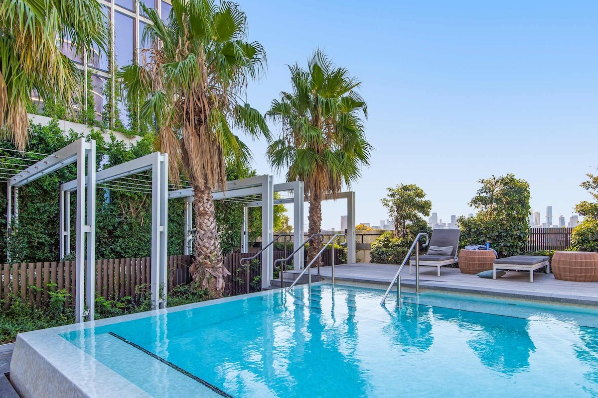 Ultralux 4BD Penthouse + Views in Beachside Resort gallery image 3