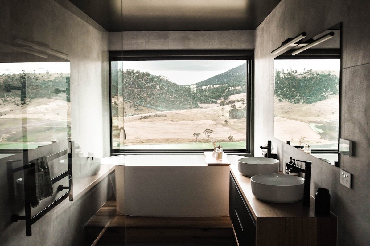 The Picker’s Hut- Luxury Vineyard stay gallery image 4